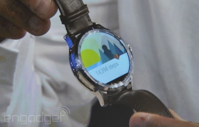 fossil-shows-its-first-intel-powered-android-wear-smartwatch
