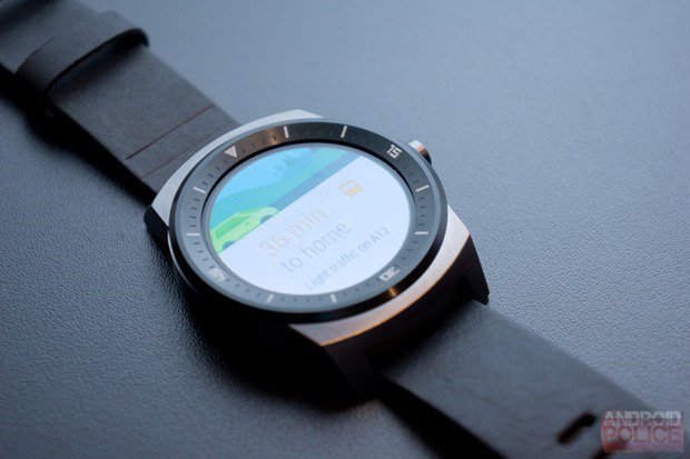 円形スマートウォッチ『LG G Watch R』の背面や充電ドック、質感が明らかに #IFA2014