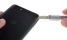 『Nexus 6P』を分解、バッテリー交換は困難―iFixit