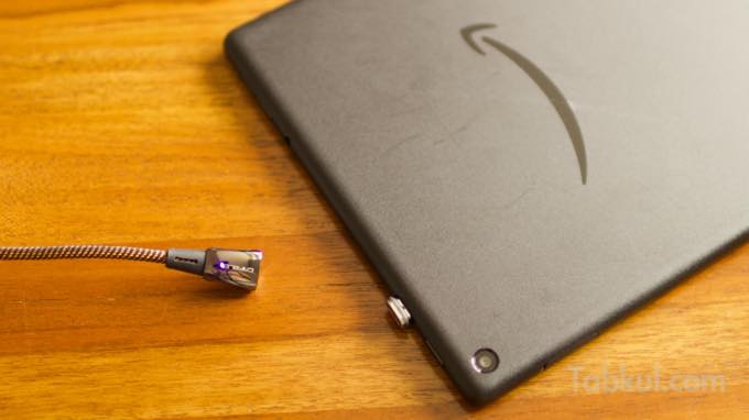 Fire HD 10 タブレットの充電スタンド代わりに、磁石USBケーブル購入 