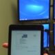Venue 8 Pro、有線で映像出力する様子が撮影される